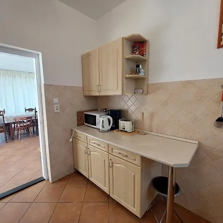 Parti Nyaralo באלאטונפורד