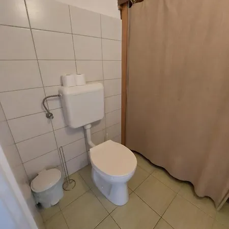 Parti Nyaralo באלאטונפורד