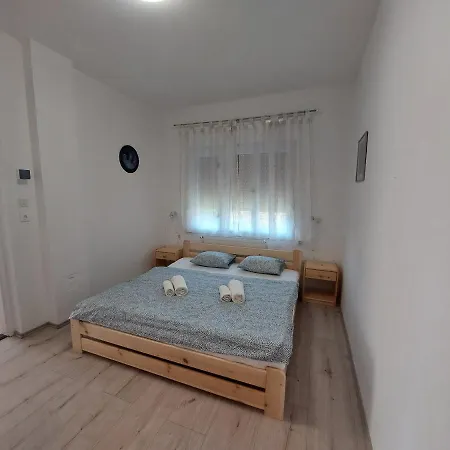 Parti Nyaralo * באלאטונפורד