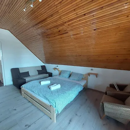 Parti Nyaralo בית נופש