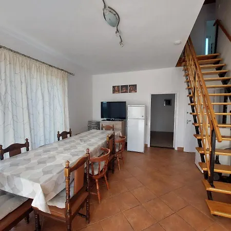 Parti Nyaralo באלאטונפורד