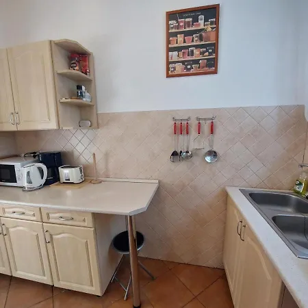 Parti Nyaralo בית נופש