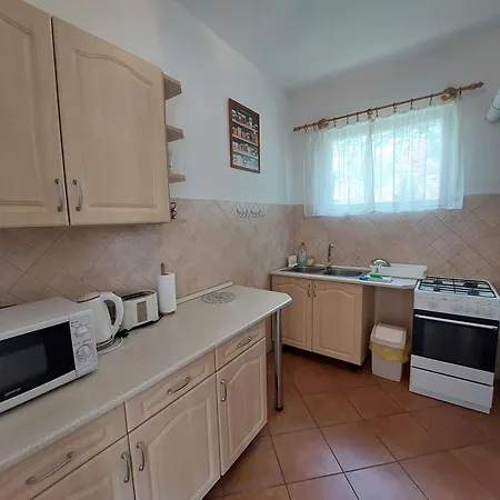 Parti Nyaralo * 블로톤퓌레드