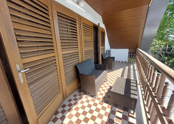 Parti Nyaralo 블로톤퓌레드